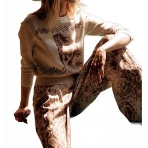 NEW SKIES ARE BLUE horse motif sweater in beige